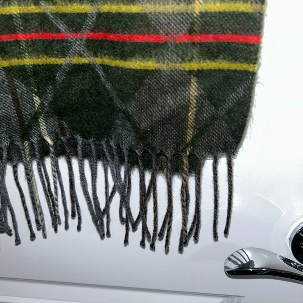 Geoffrey Beene Cashme 100% Acrylic Scarf Plaid 57’